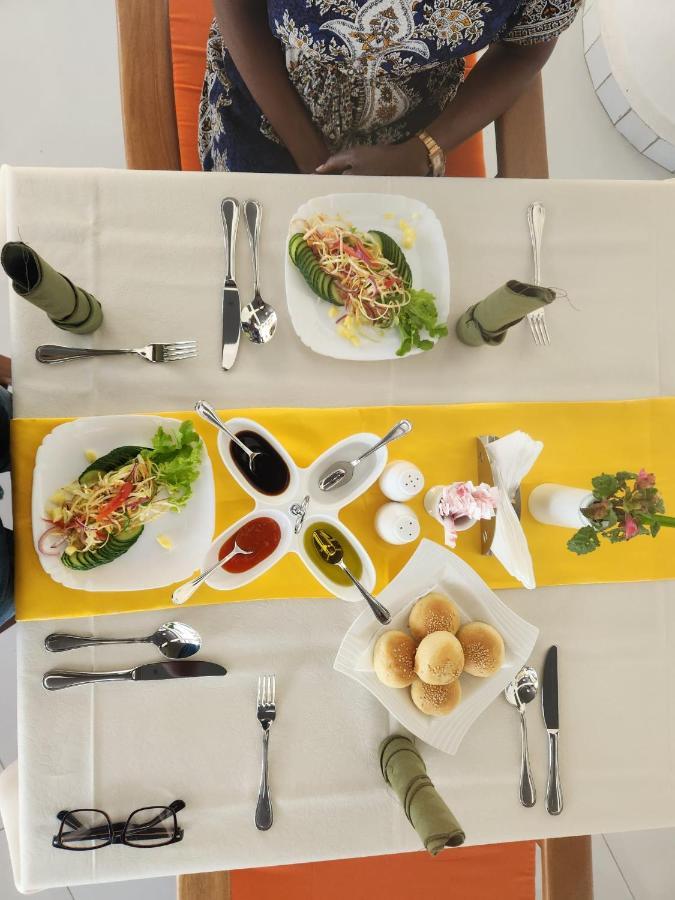 דיאני ביץ' Diani Palm Resort מראה חיצוני תמונה