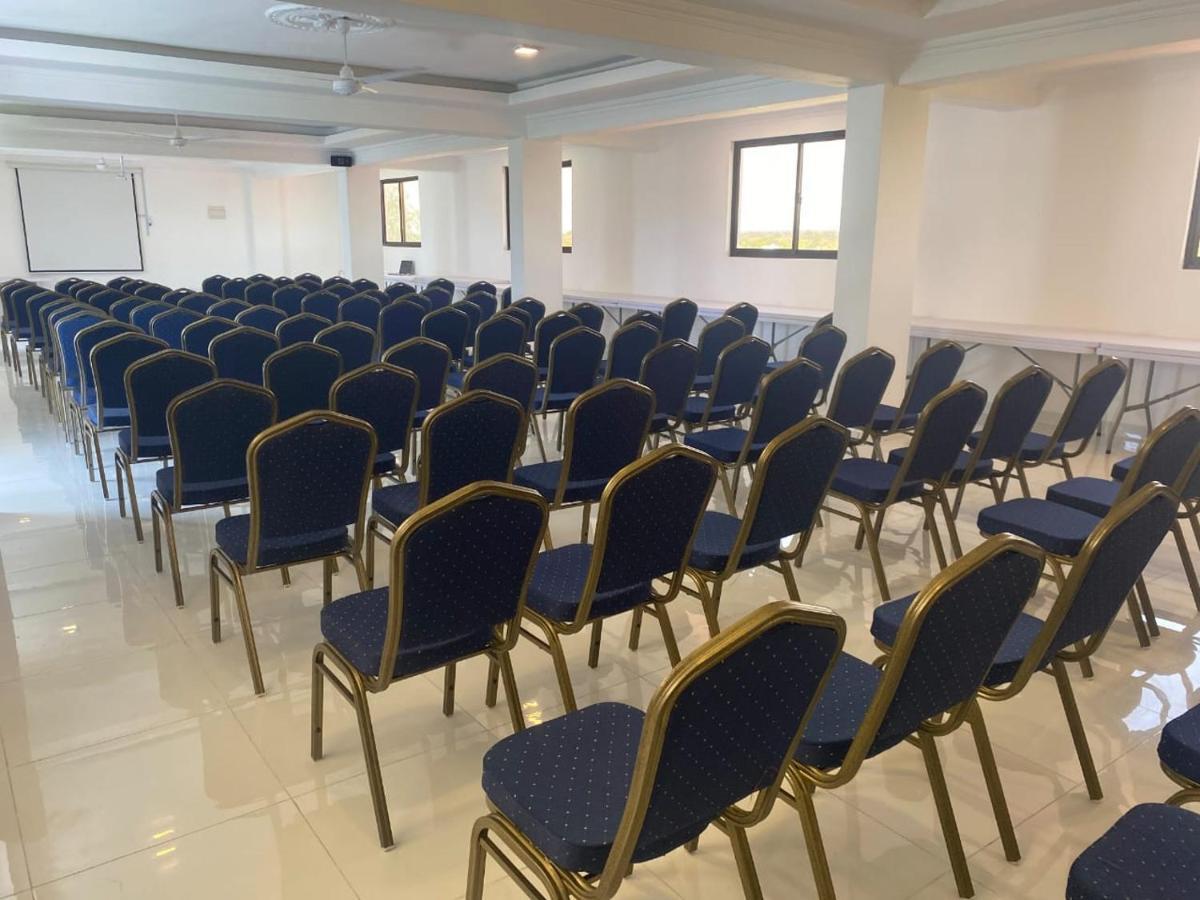 דיאני ביץ' Diani Palm Resort מראה חיצוני תמונה